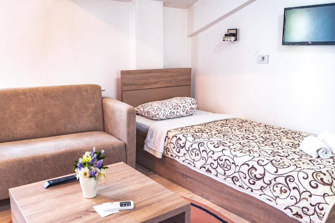 Hotel Zeleni Vir Ni Exteriér fotografie