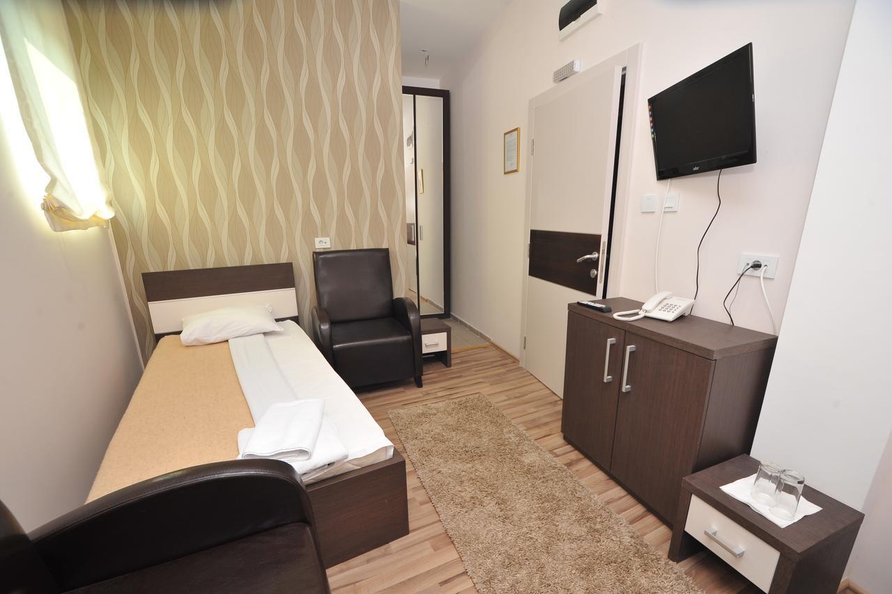 Hotel Zeleni Vir Ni Exteriér fotografie