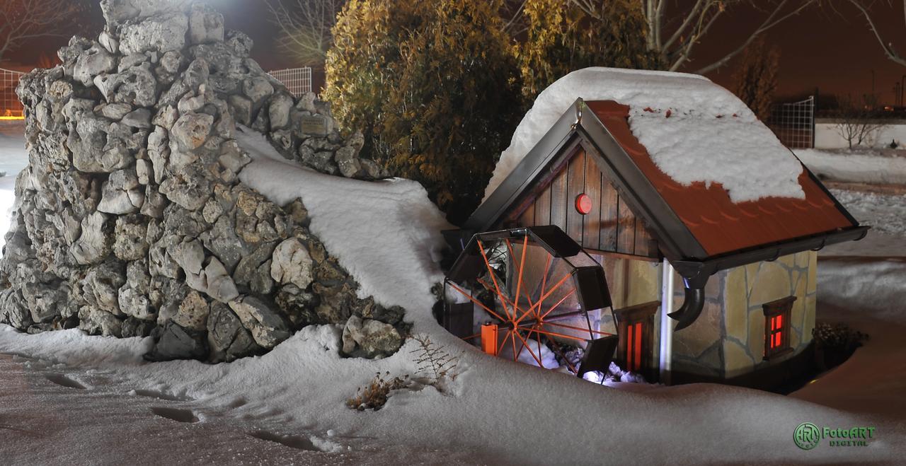 Hotel Zeleni Vir Ni Exteriér fotografie
